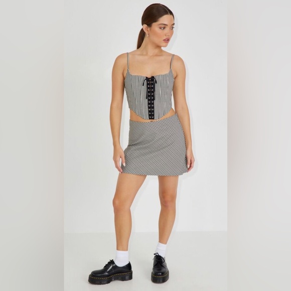 Lace up front zip up back corset. Size XS from garage like new no pulls or stain - Picture 2 of 4